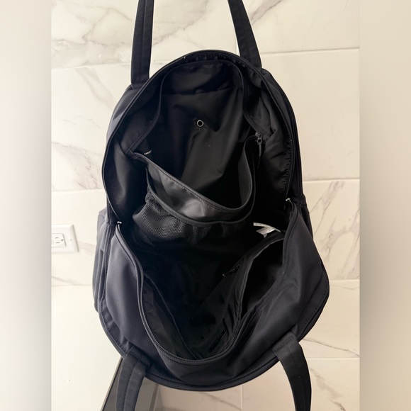 lululemon city essentials bag - Picture 7 of 10